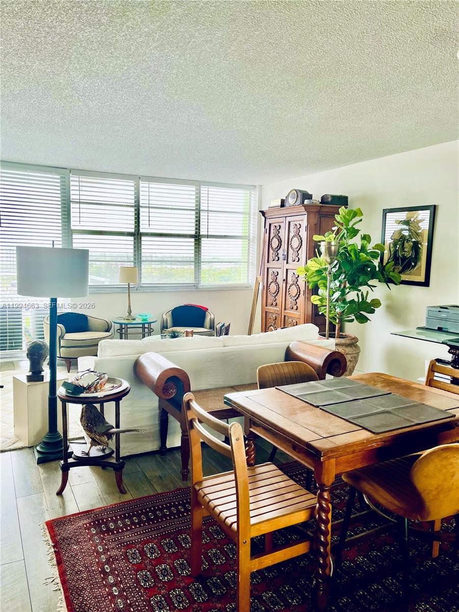 BAYVIEW TOWERS CONDO SOUT - Residential