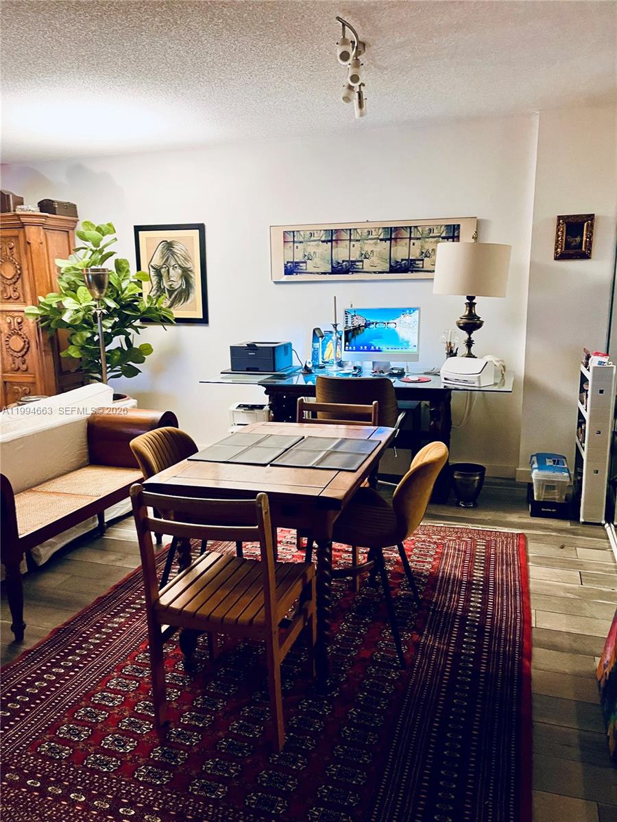 BAYVIEW TOWERS CONDO SOUT - Residential