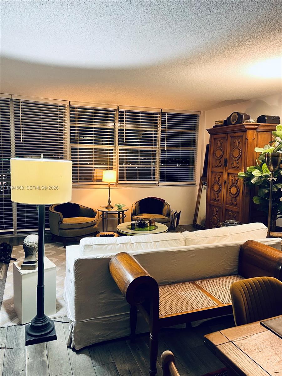 BAYVIEW TOWERS CONDO SOUT - Residential