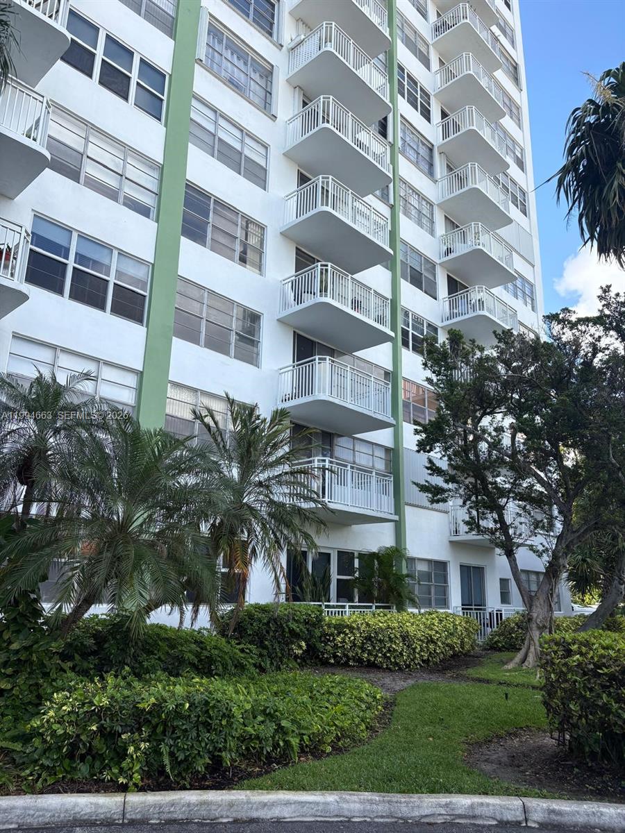 BAYVIEW TOWERS CONDO SOUT - Residential