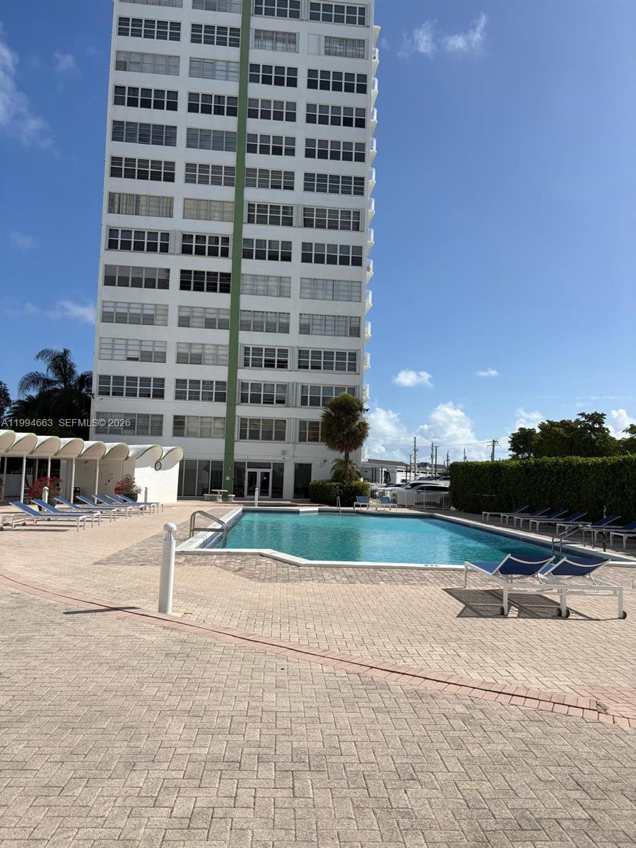 BAYVIEW TOWERS CONDO SOUT - Residential