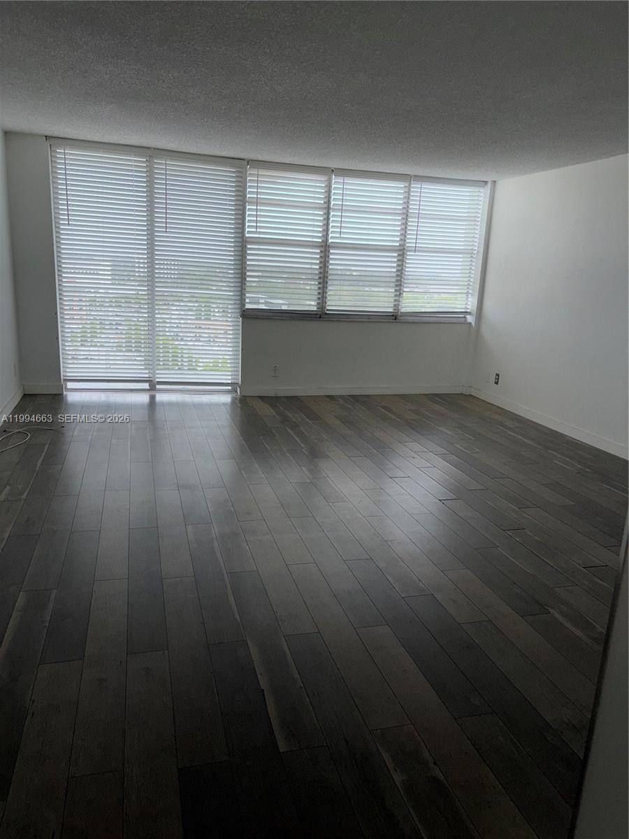 BAYVIEW TOWERS CONDO SOUT - Residential