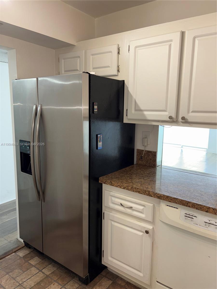 BAYVIEW TOWERS CONDO SOUT - Residential