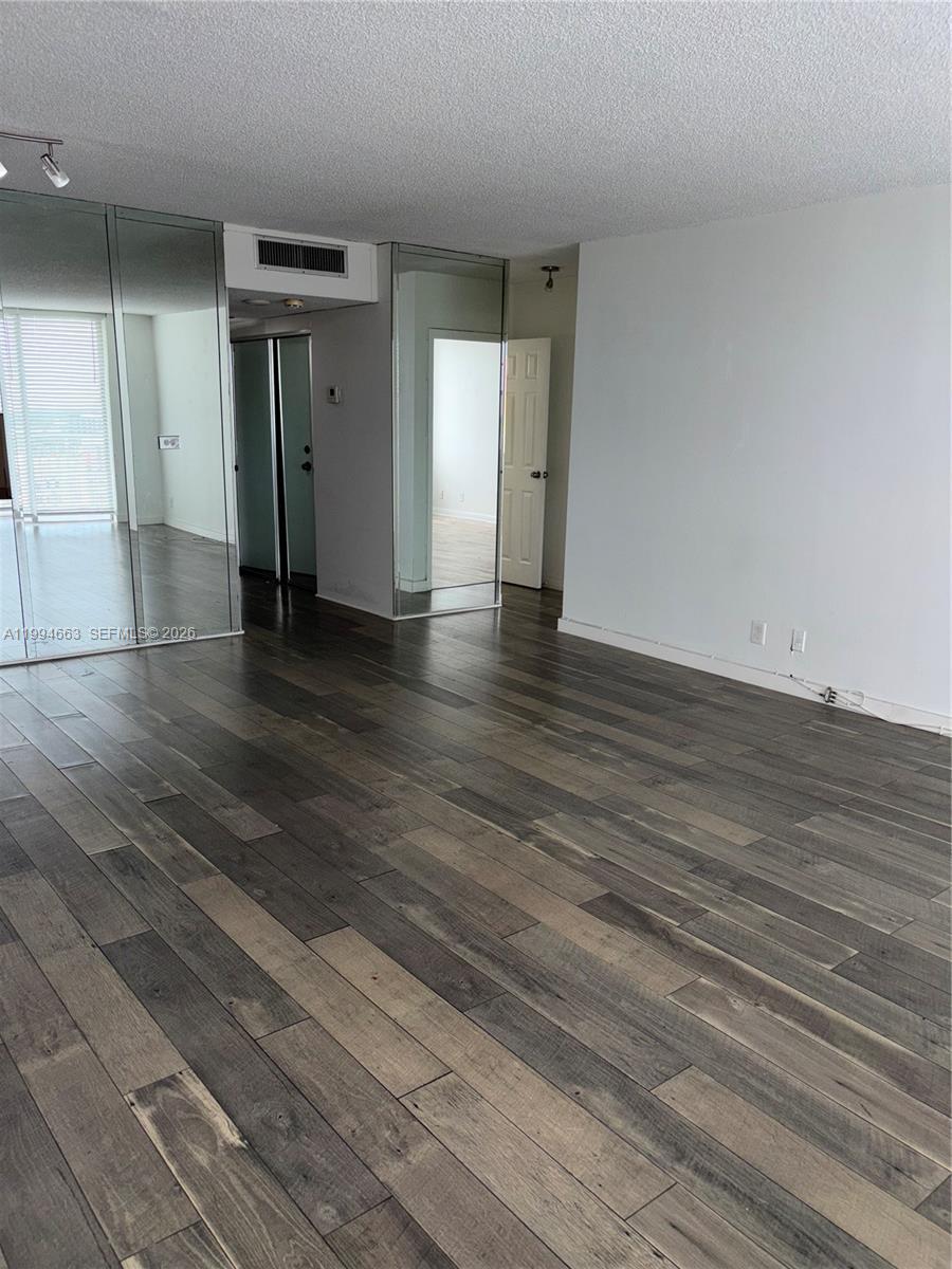 BAYVIEW TOWERS CONDO SOUT - Residential
