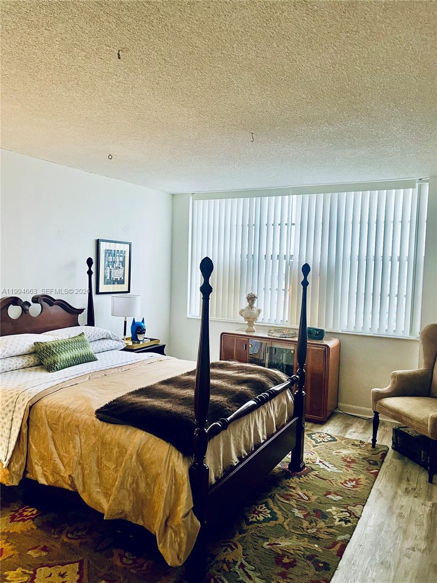 BAYVIEW TOWERS CONDO SOUT - Residential