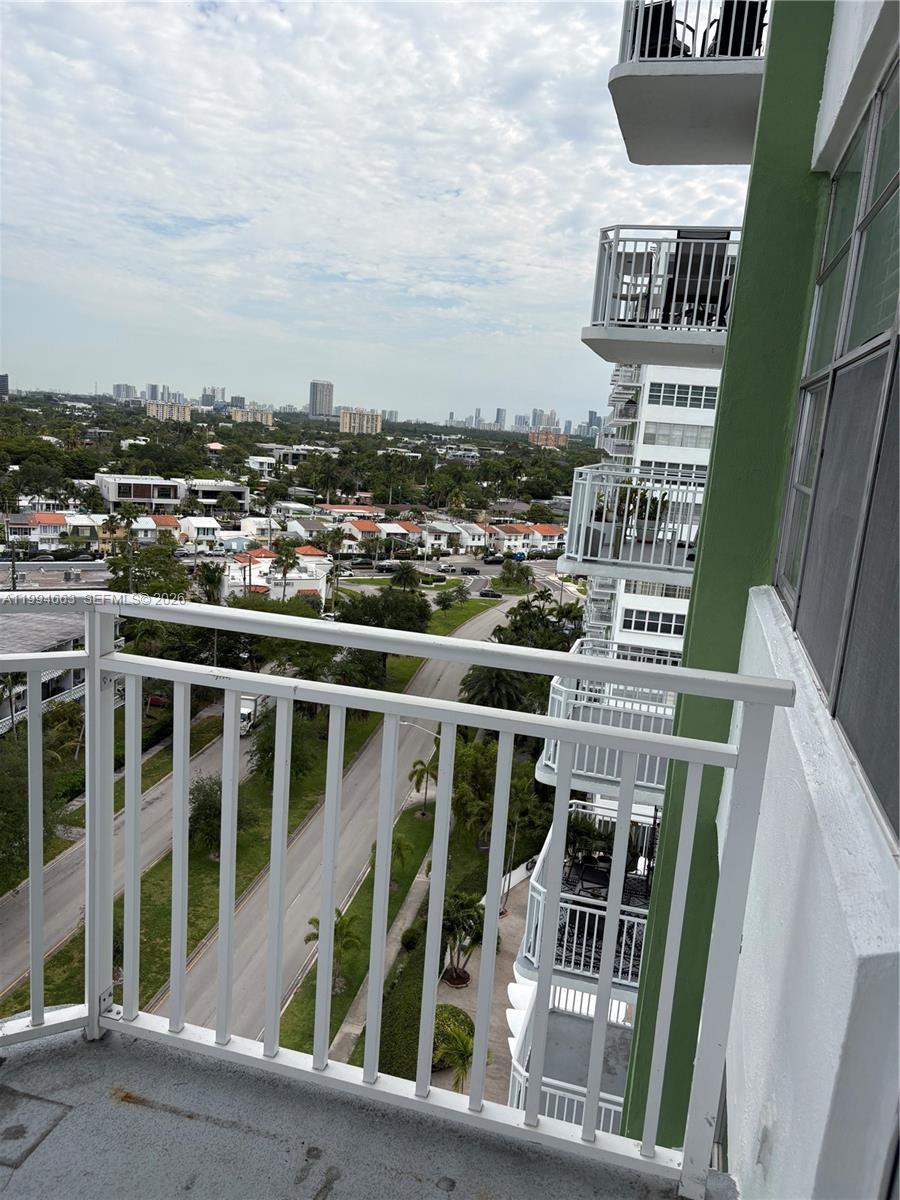 BAYVIEW TOWERS CONDO SOUT - Residential