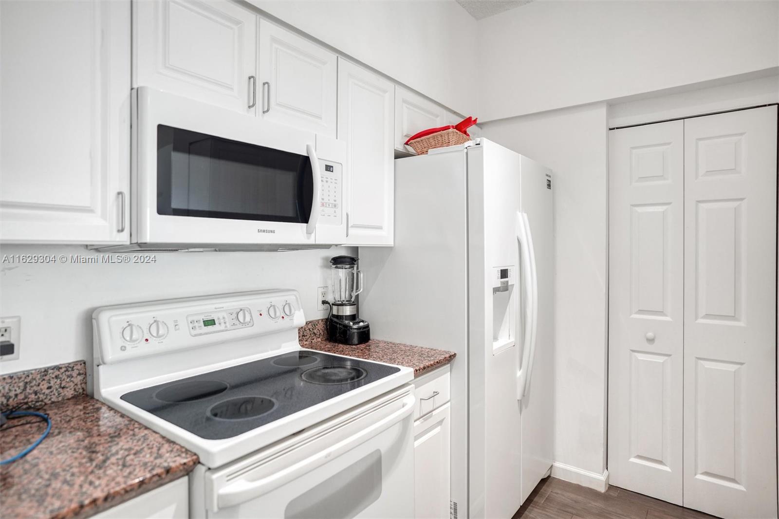 THE MARK ON BRICKELL COND - Residential