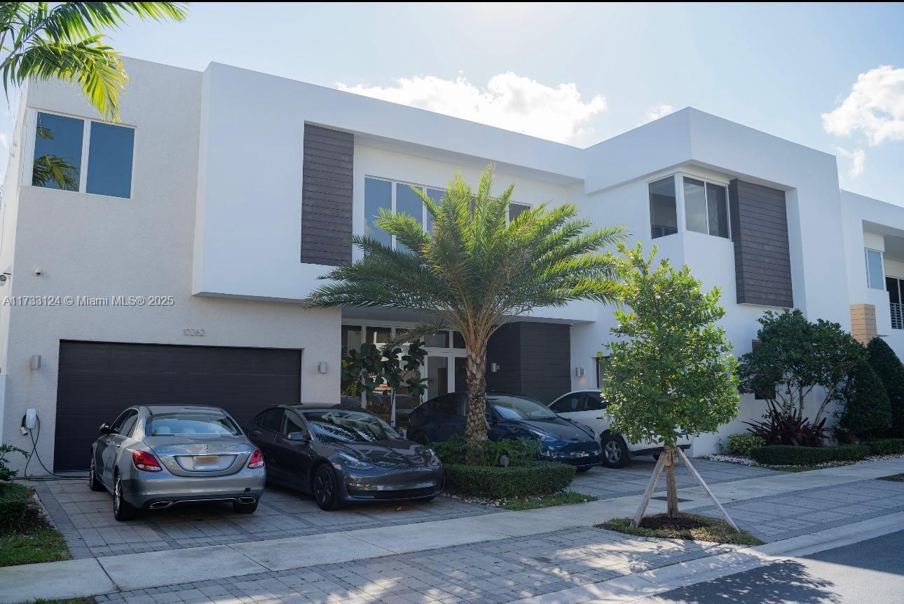 Rental Property at 10262 Nw 74th Ter, Doral, Miami-Dade County, Florida - Bedrooms: 5 
Bathrooms: 6  - $13,500 MO.