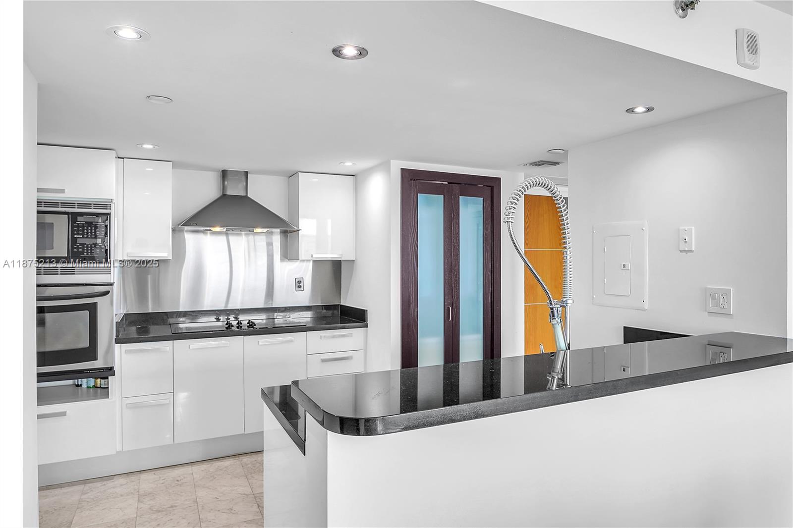 SOUTH POINTE TOWERS CONDO - Residential Lease