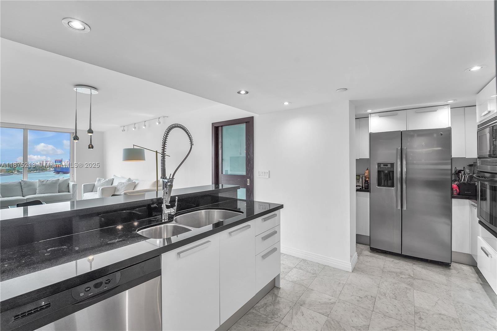 SOUTH POINTE TOWERS CONDO - Residential Lease