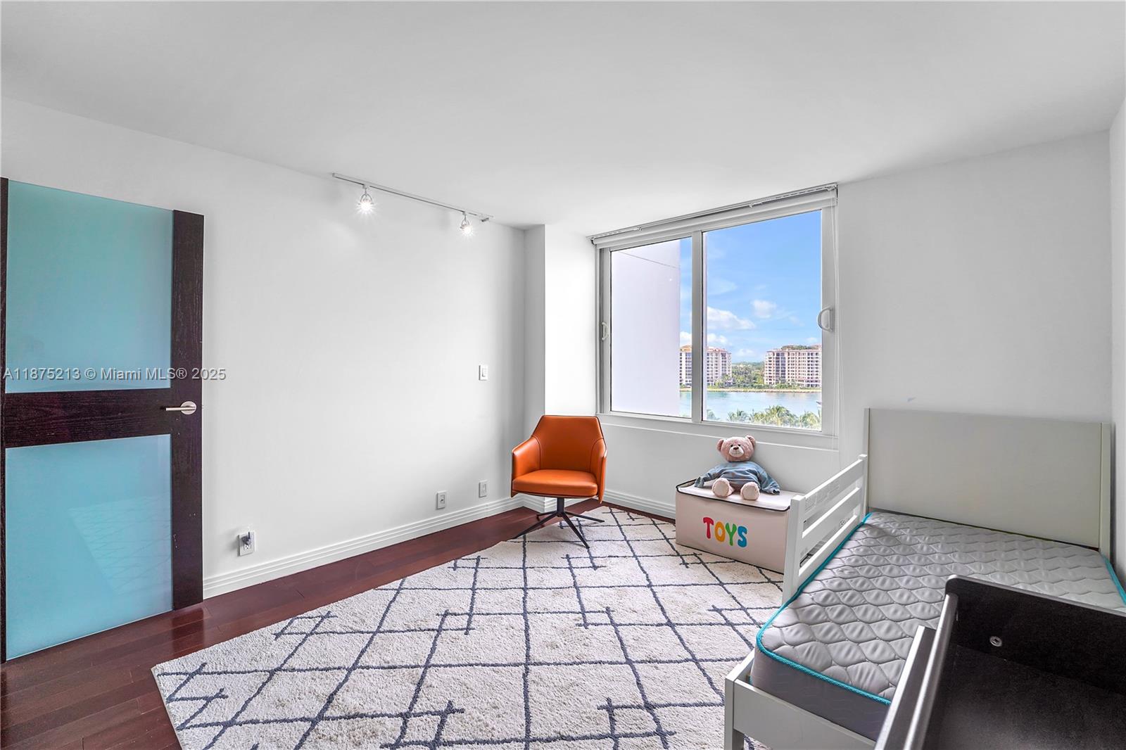 SOUTH POINTE TOWERS CONDO - Residential Lease