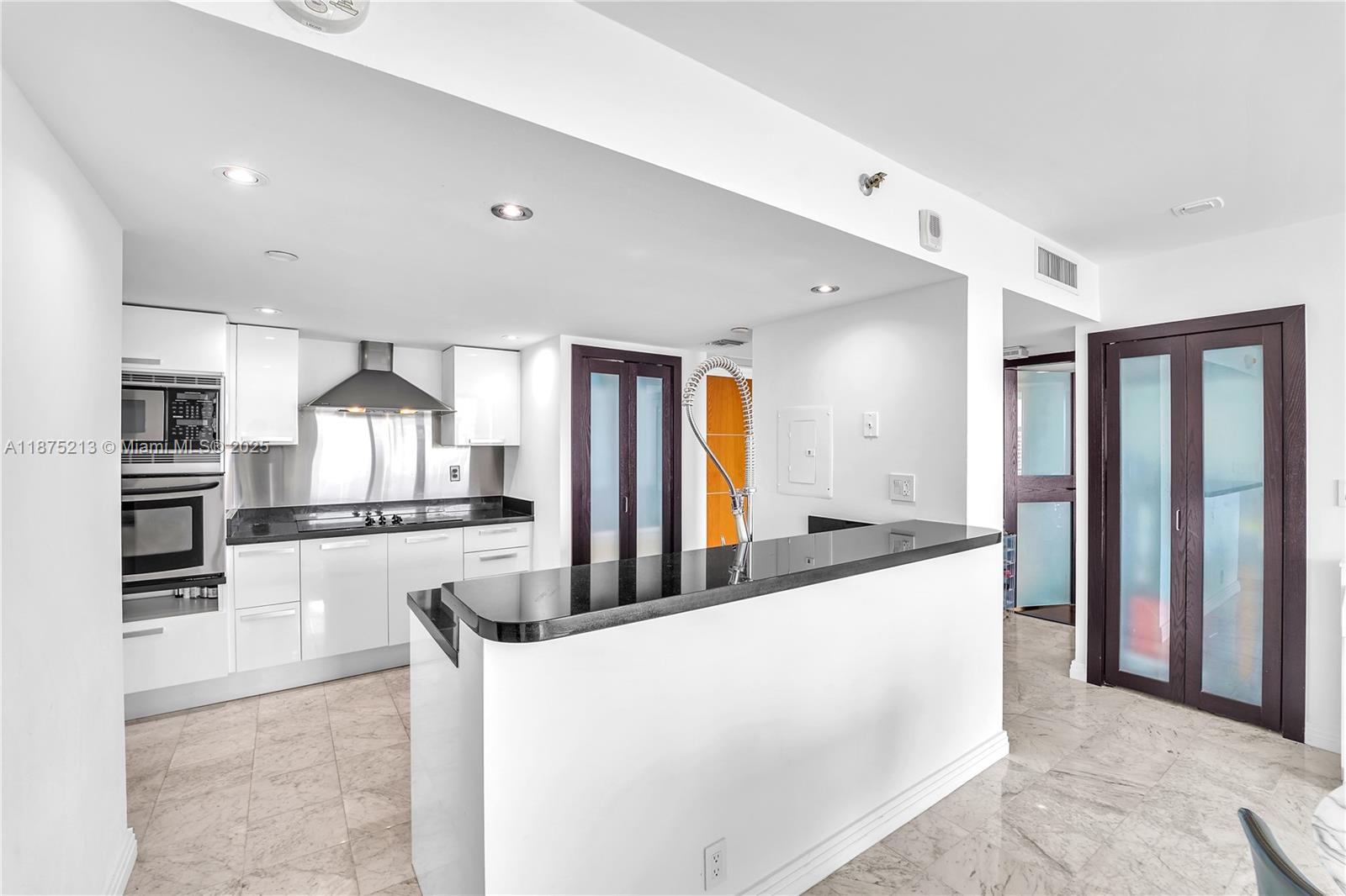 SOUTH POINTE TOWERS CONDO - Residential Lease