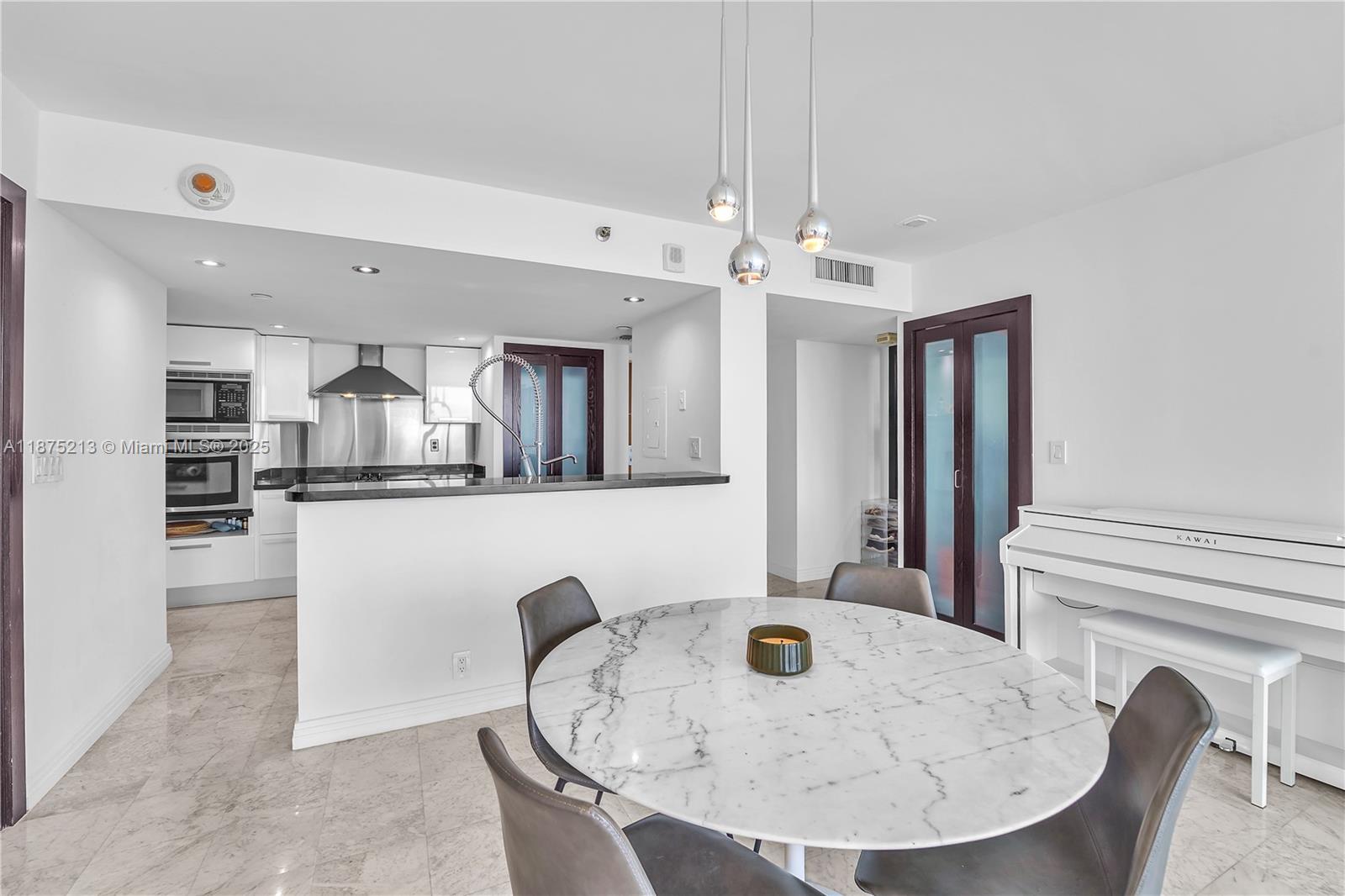 SOUTH POINTE TOWERS CONDO - Residential Lease