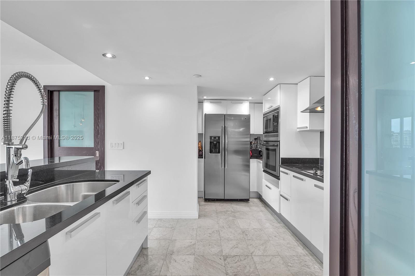 SOUTH POINTE TOWERS CONDO - Residential Lease