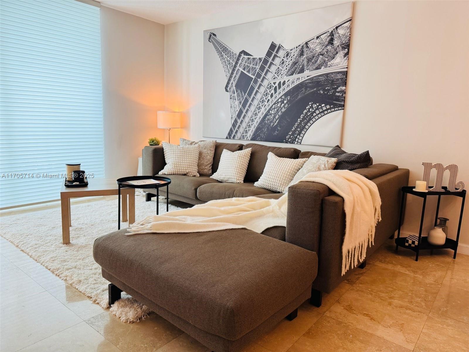 1200 Brickell Bay Dr 3220
