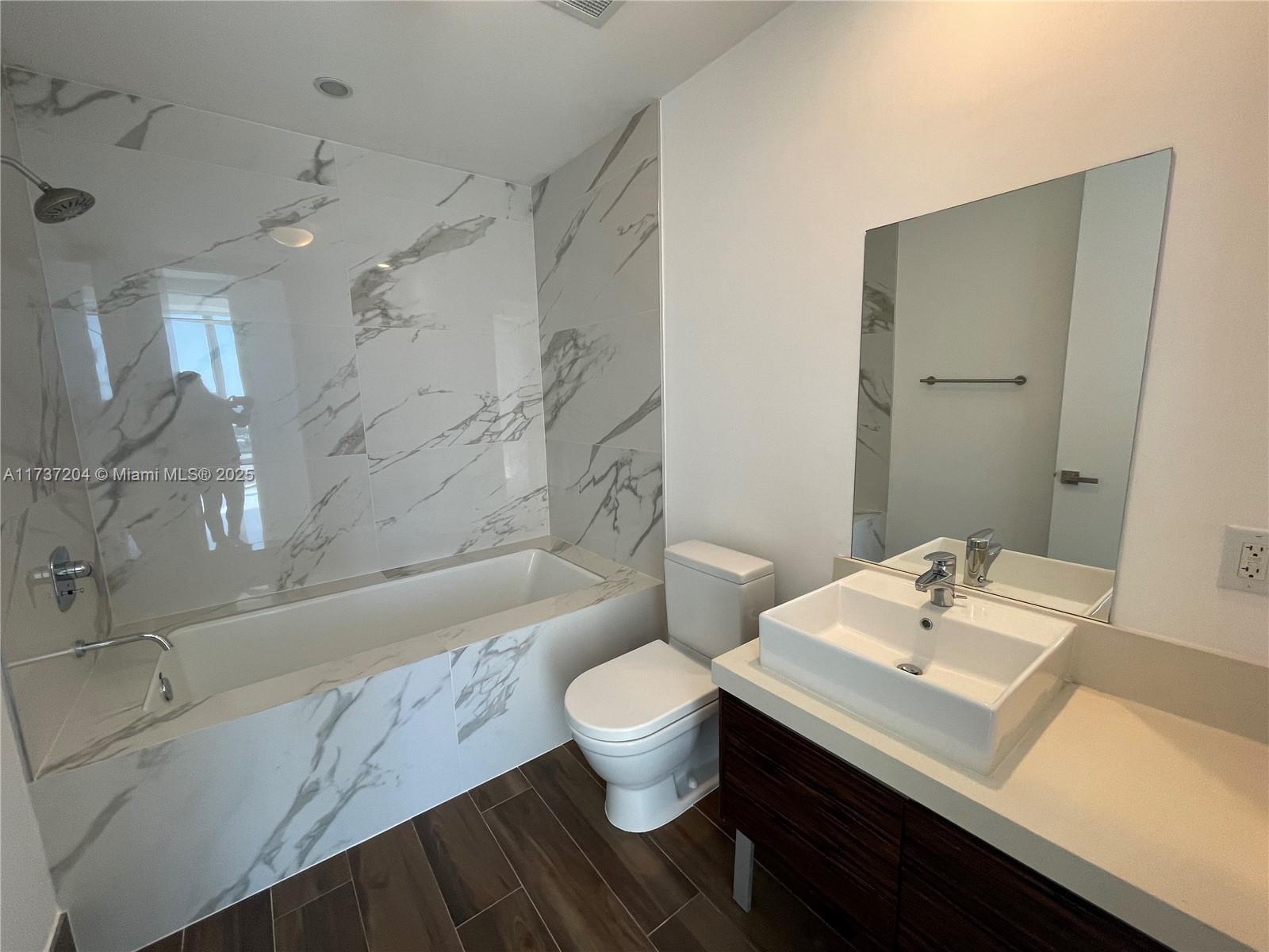 MARQUIS CONDO - Residential