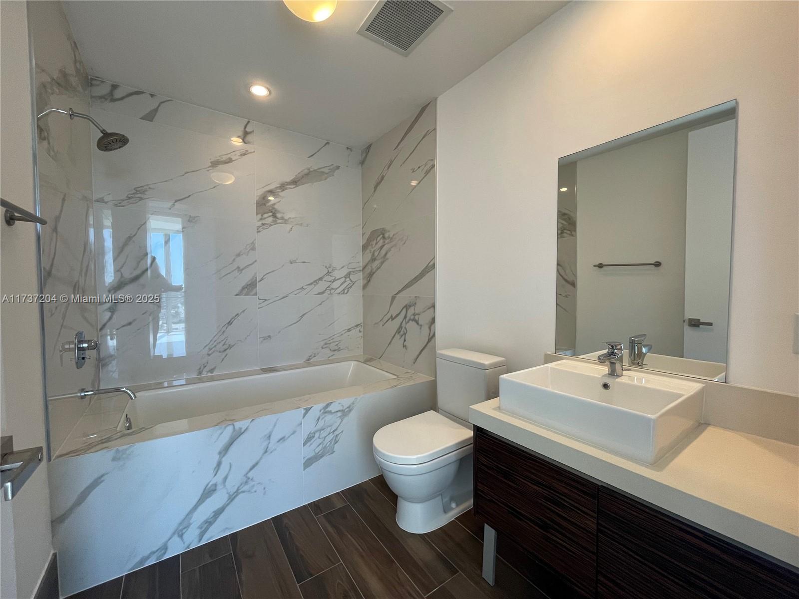 MARQUIS CONDO - Residential
