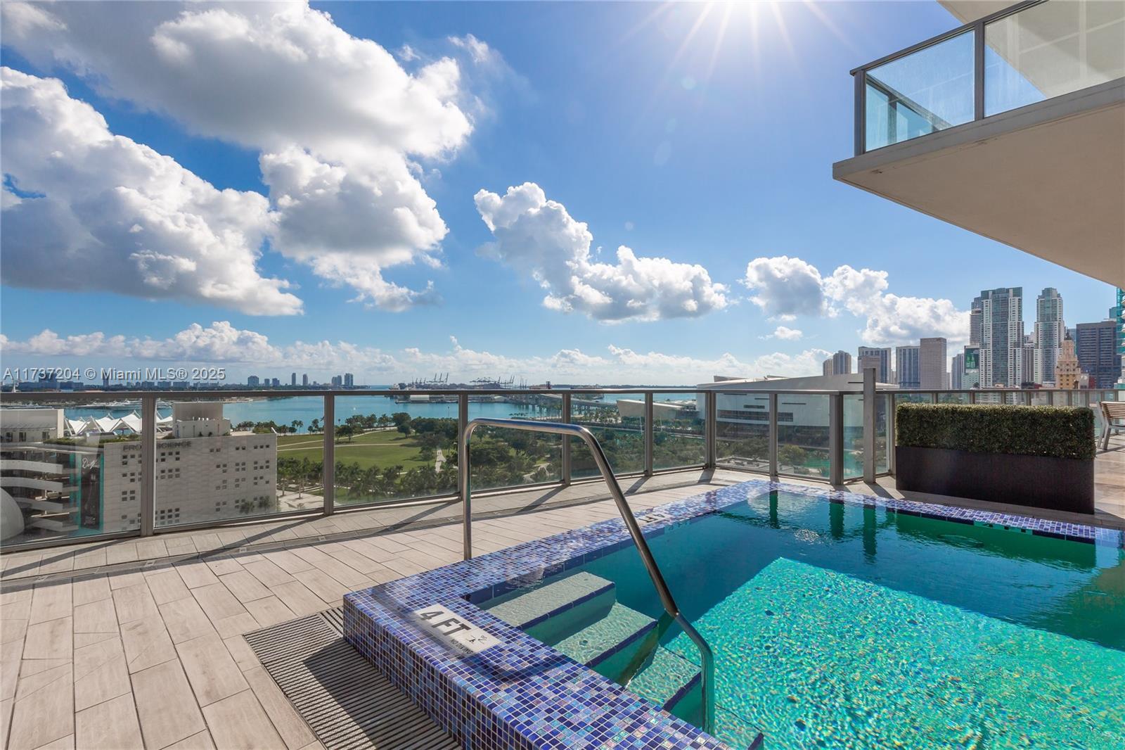 MARQUIS CONDO - Residential