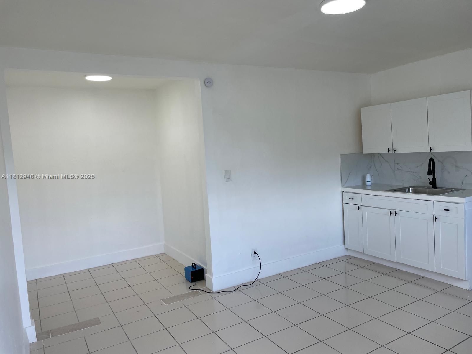 6029 Polk St 1B