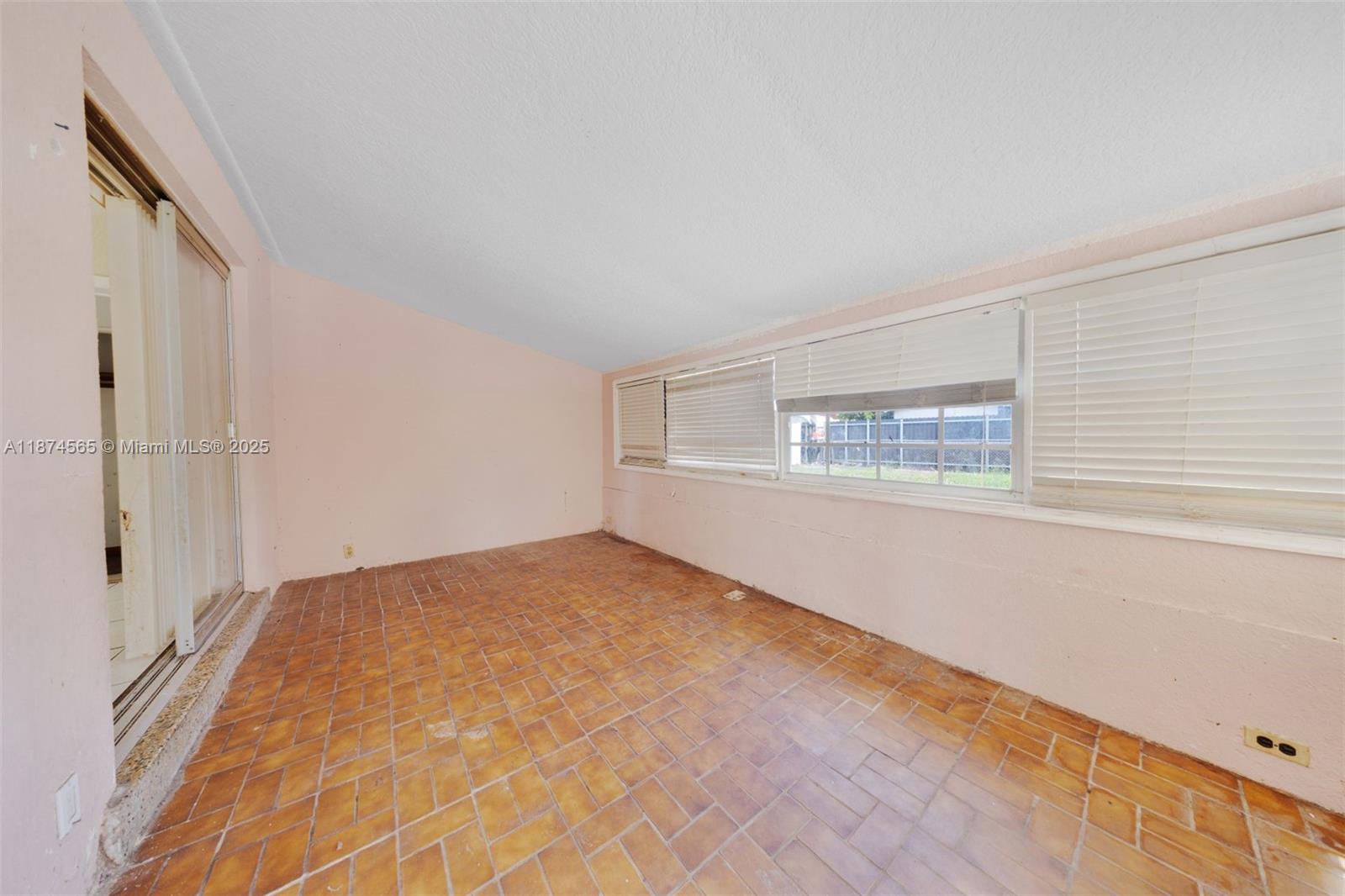 DRIFTWOOD ACRES NO 3 - Residential