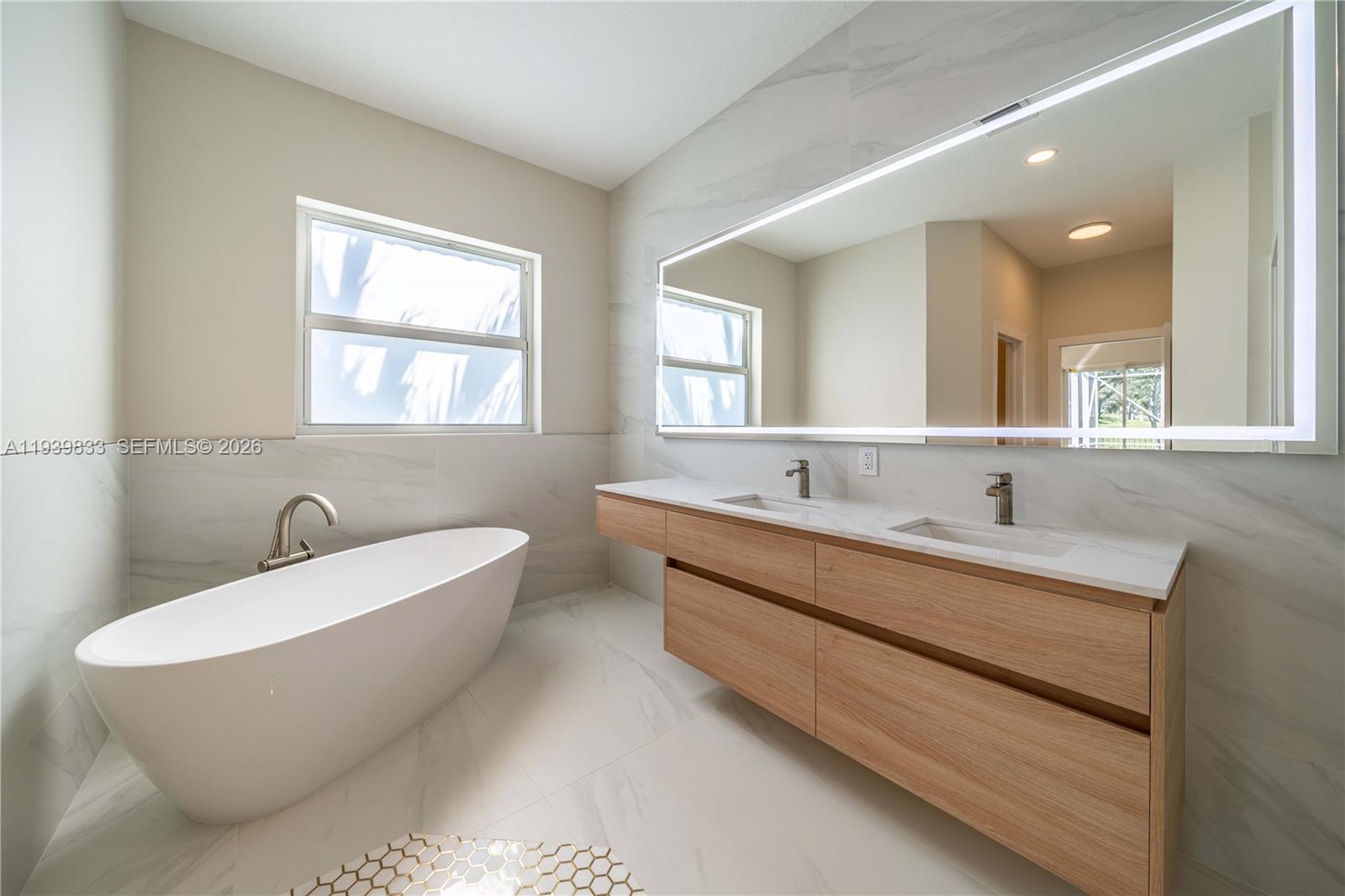 ROLLING HILLS GOLF & TENN - Residential