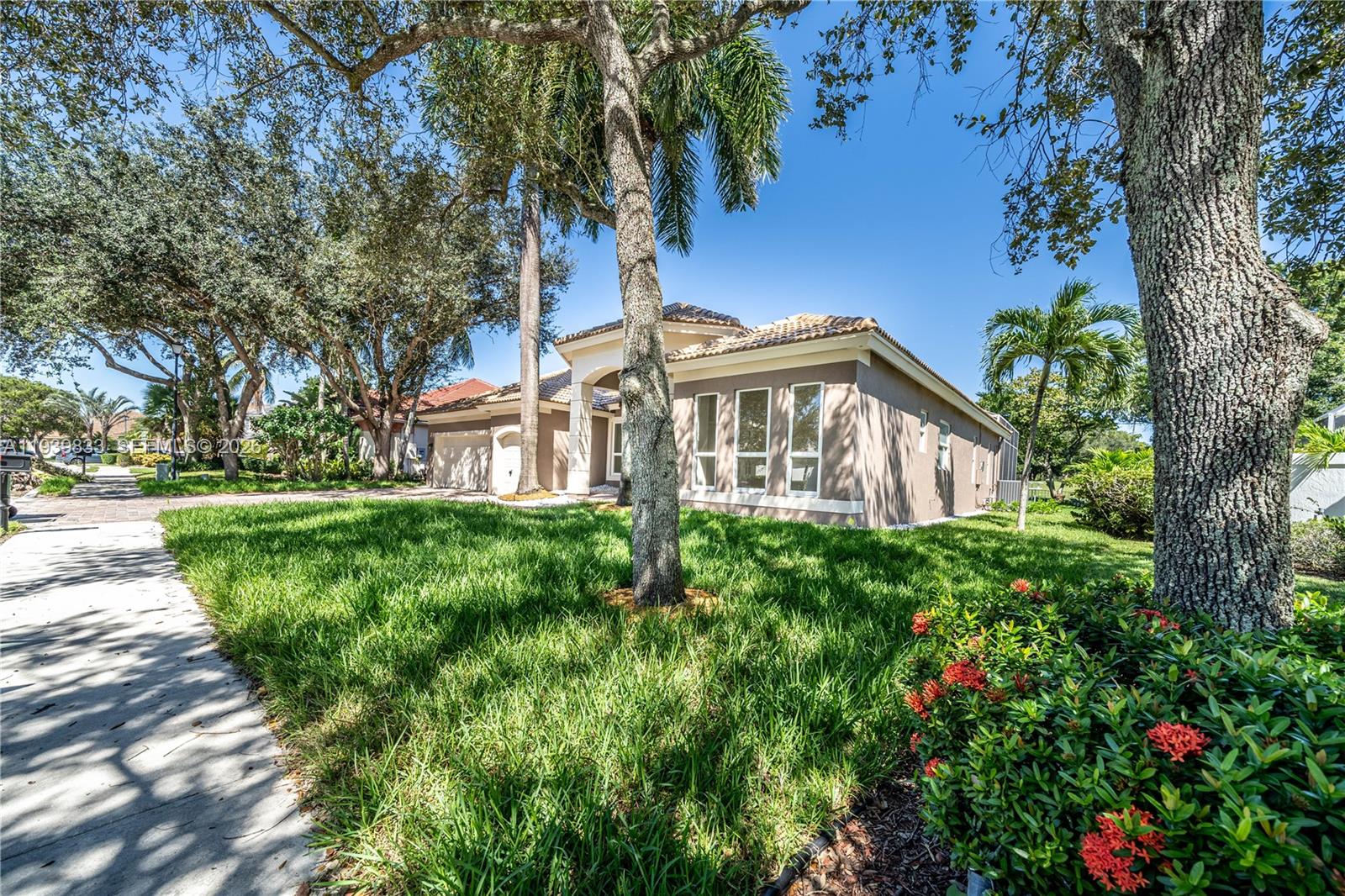 ROLLING HILLS GOLF & TENN - Residential