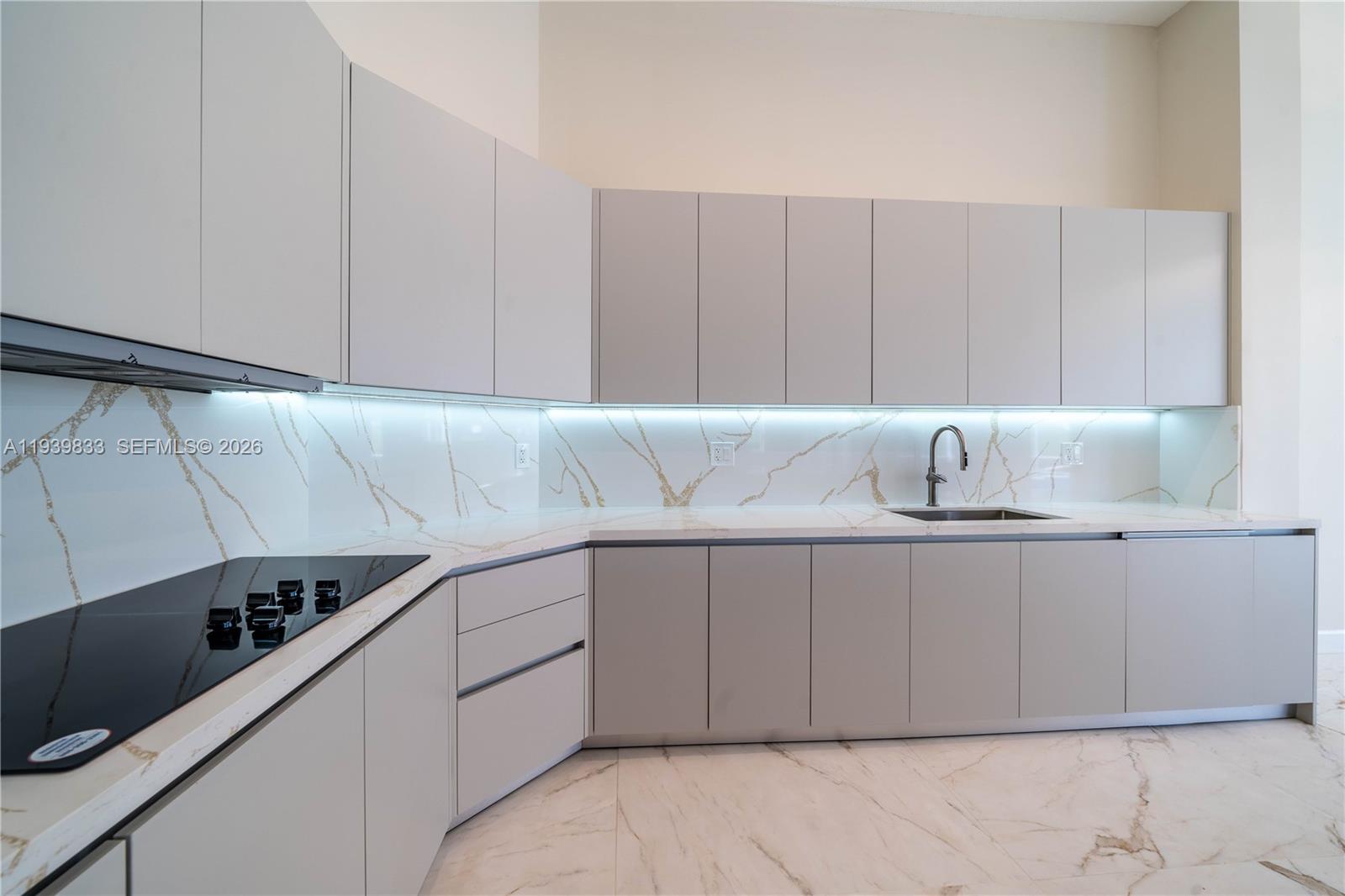 ROLLING HILLS GOLF & TENN - Residential