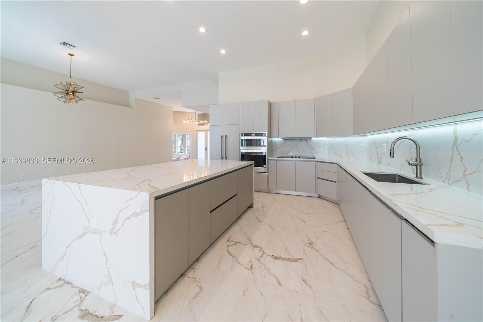 ROLLING HILLS GOLF & TENN - Residential