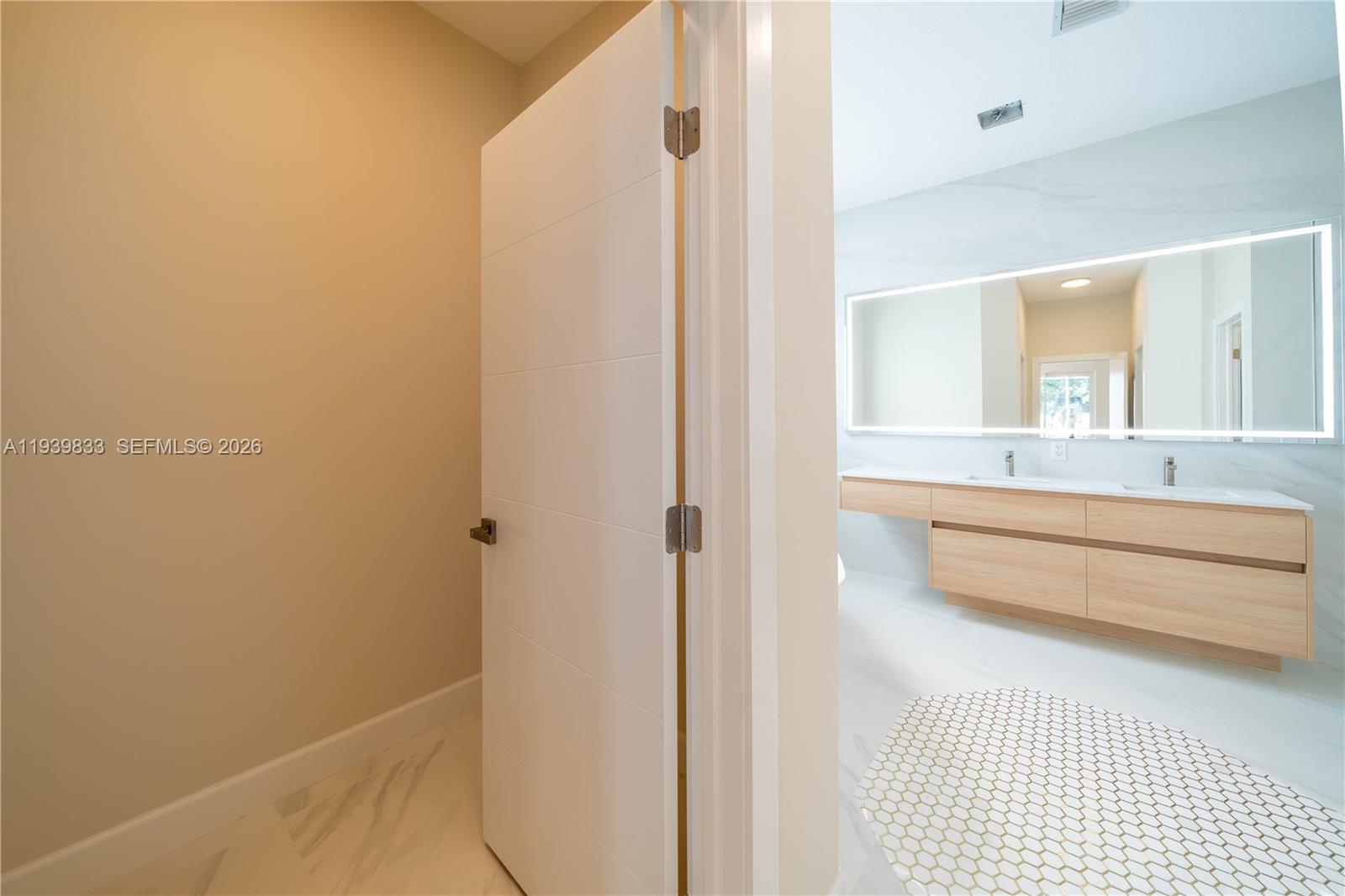 ROLLING HILLS GOLF & TENN - Residential