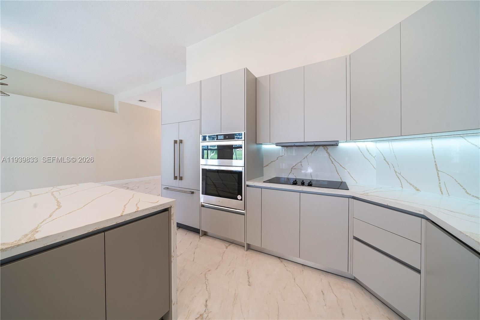 ROLLING HILLS GOLF & TENN - Residential