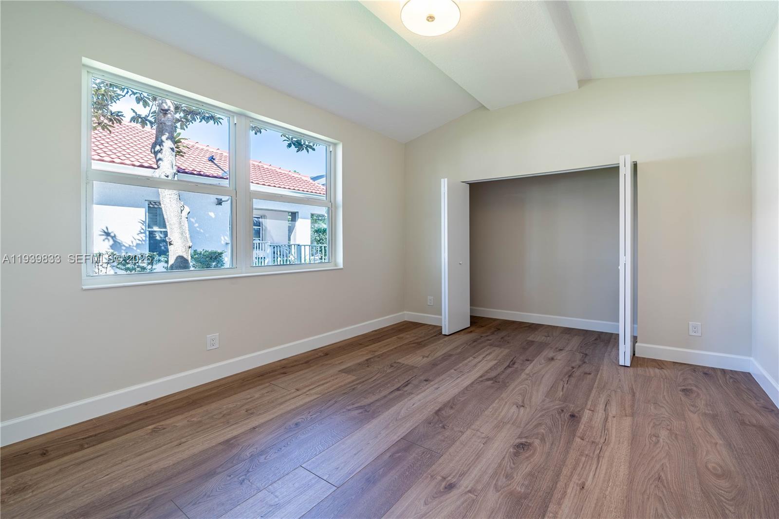 ROLLING HILLS GOLF & TENN - Residential