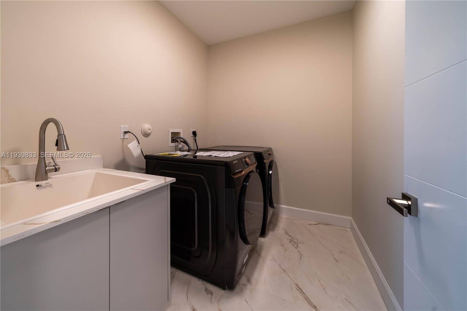 ROLLING HILLS GOLF & TENN - Residential