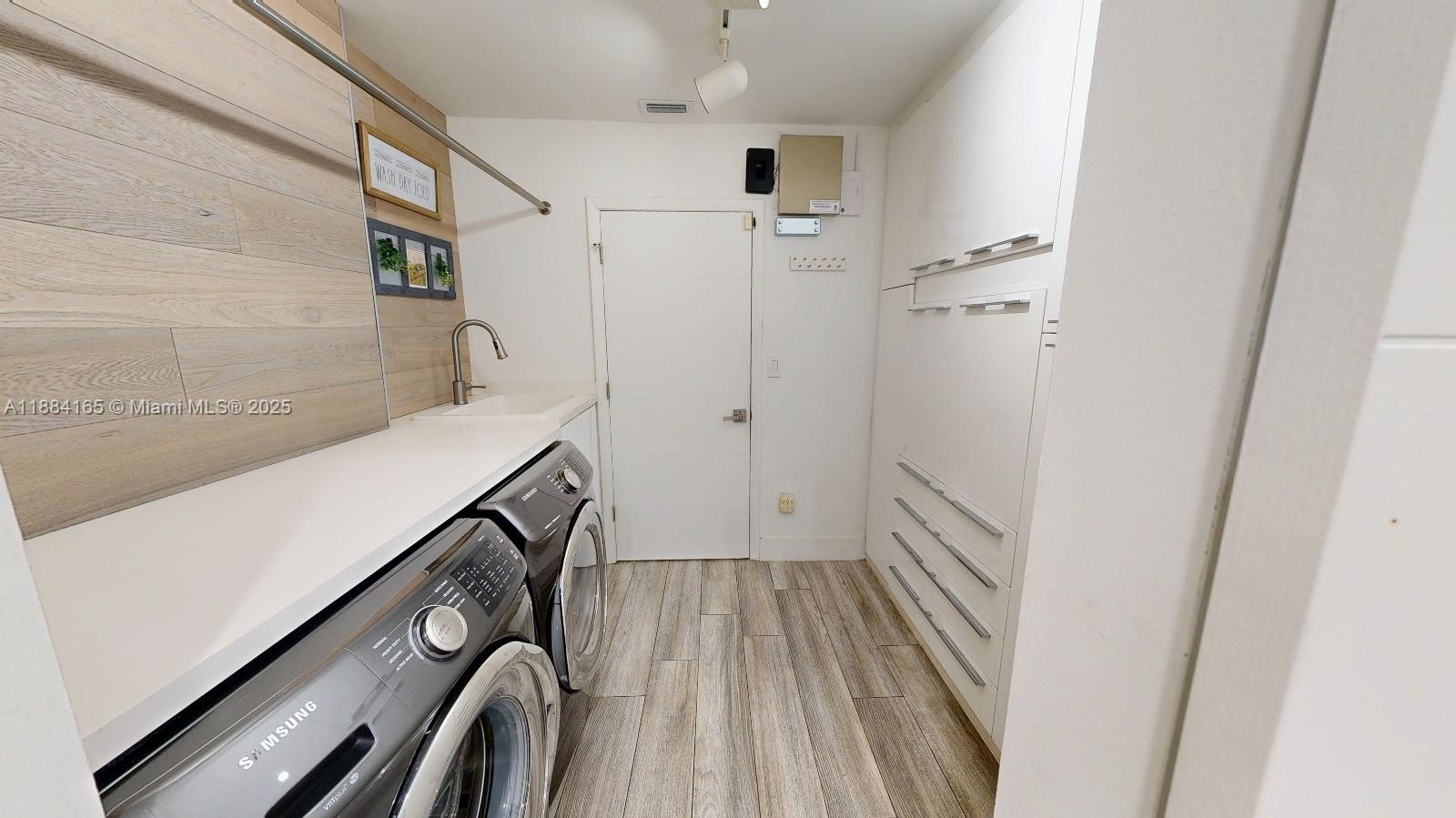 JACARANDA LAKES SECTION T - Residential Lease