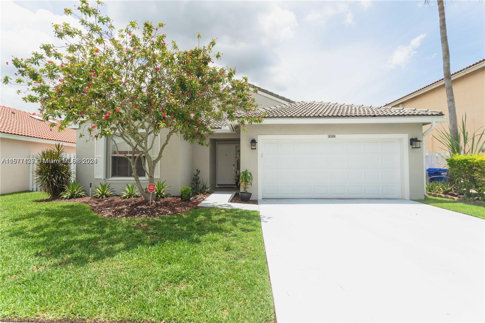 16584 Nw 10th St, Pembroke Pines, Miami-Dade County, Florida - 3 Bedrooms  
2 Bathrooms - 