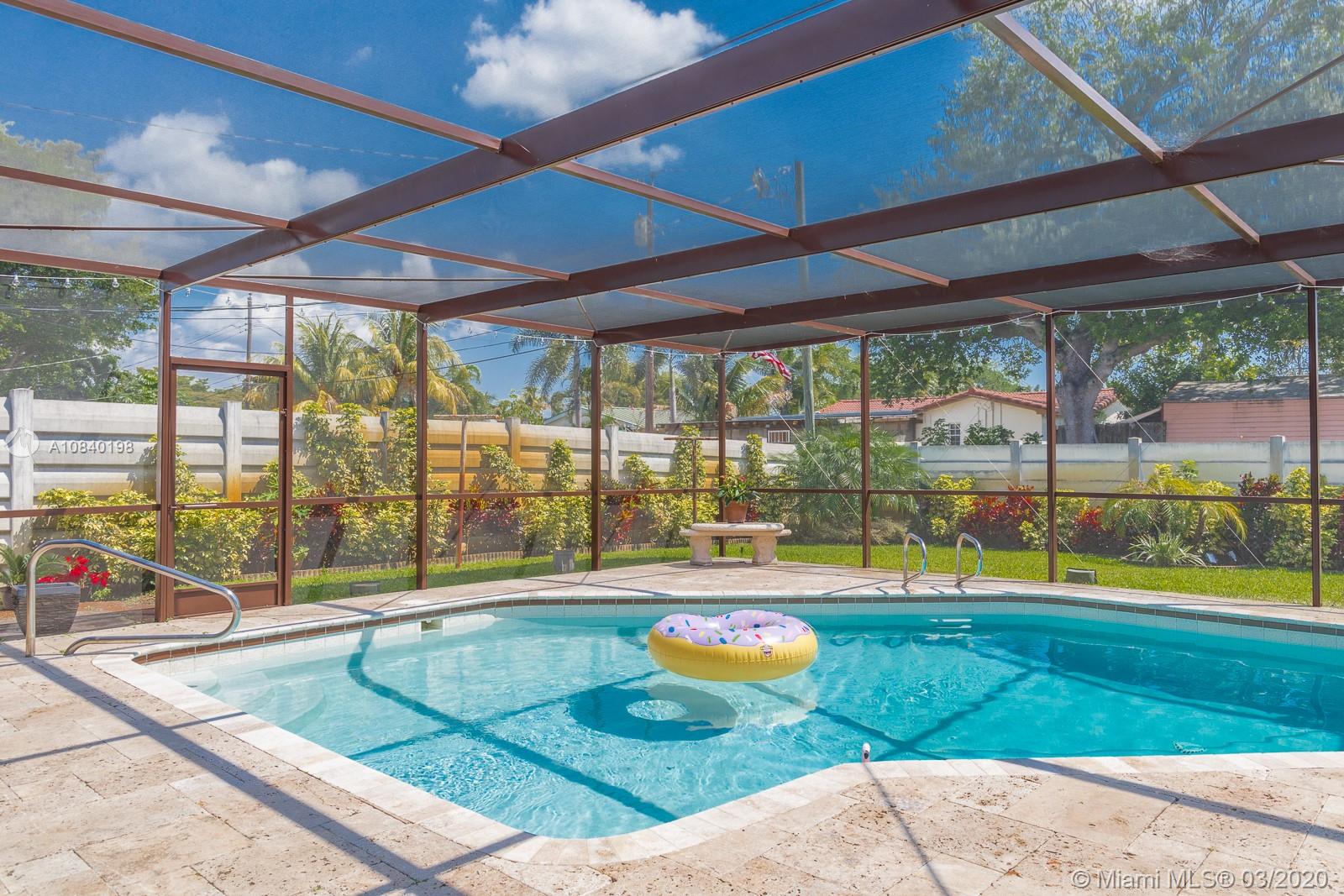 HOLLYWOOD HILLS - Residential