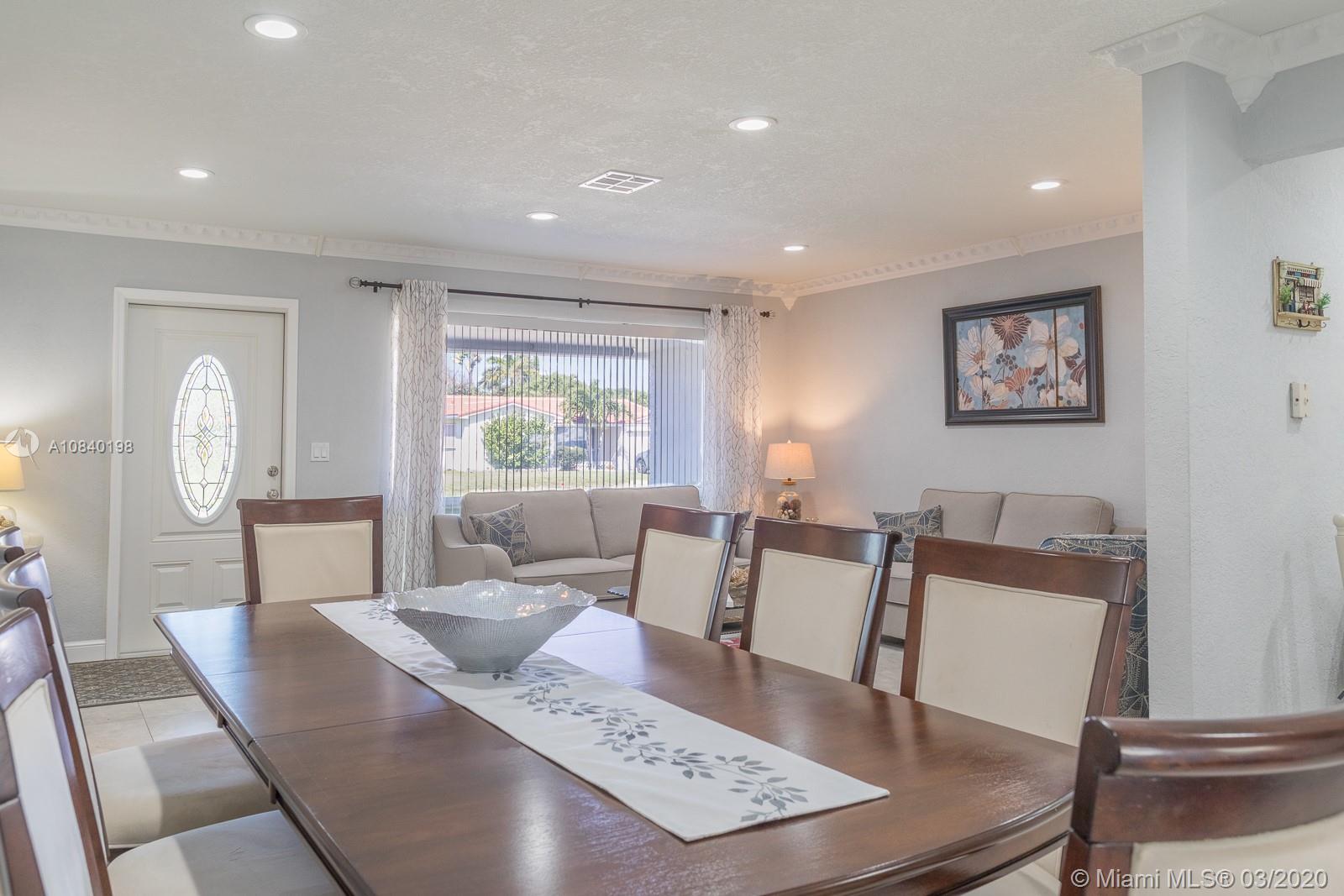 HOLLYWOOD HILLS - Residential