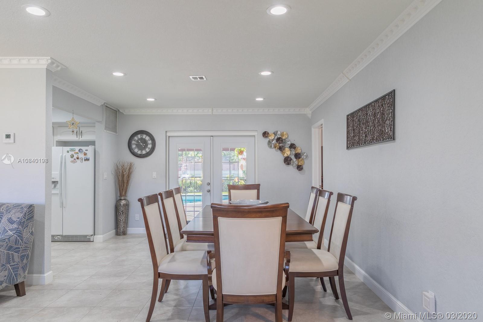 HOLLYWOOD HILLS - Residential