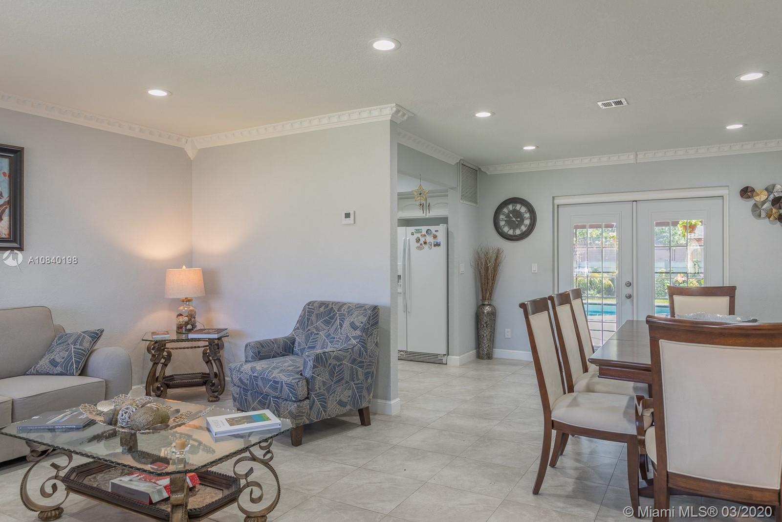 HOLLYWOOD HILLS - Residential