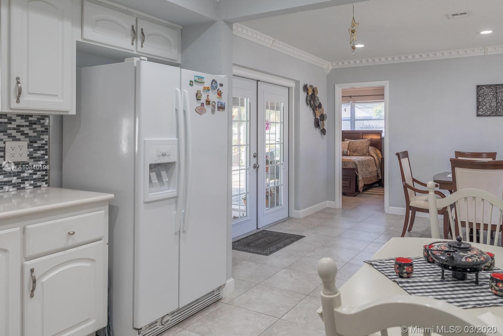 HOLLYWOOD HILLS - Residential