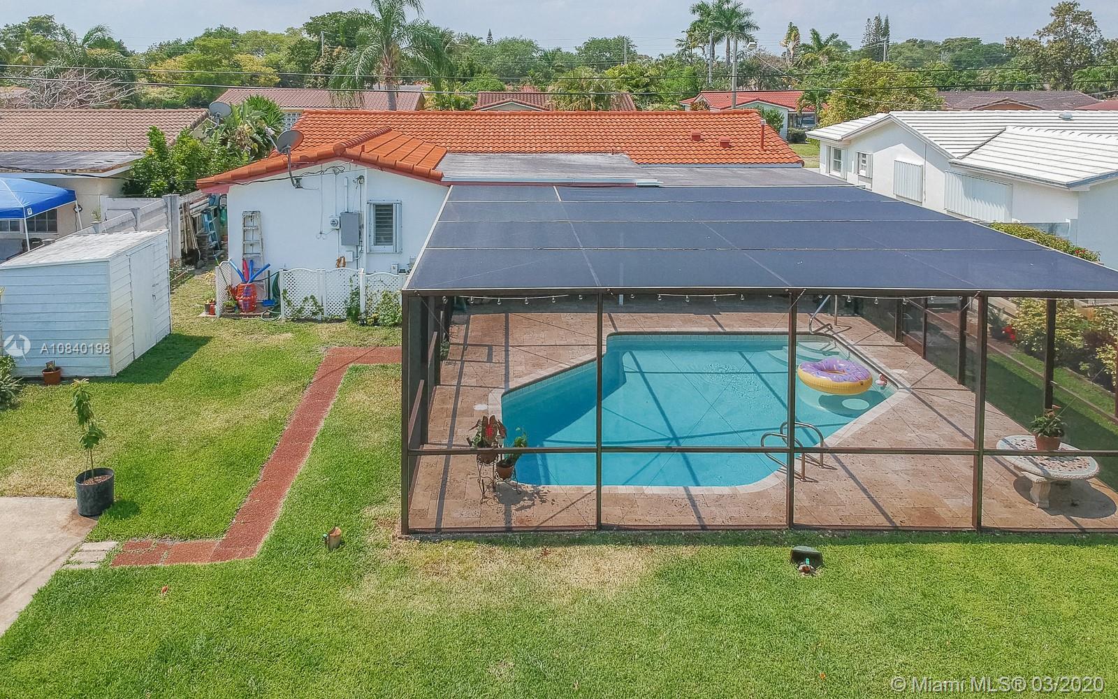 HOLLYWOOD HILLS - Residential