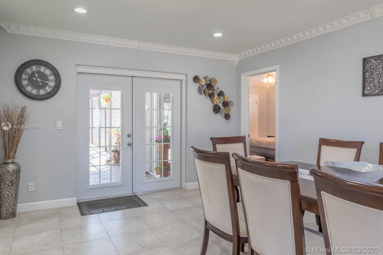 HOLLYWOOD HILLS - Residential