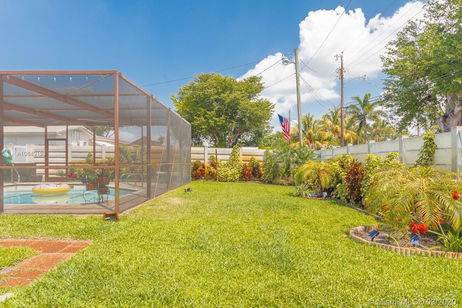 HOLLYWOOD HILLS - Residential