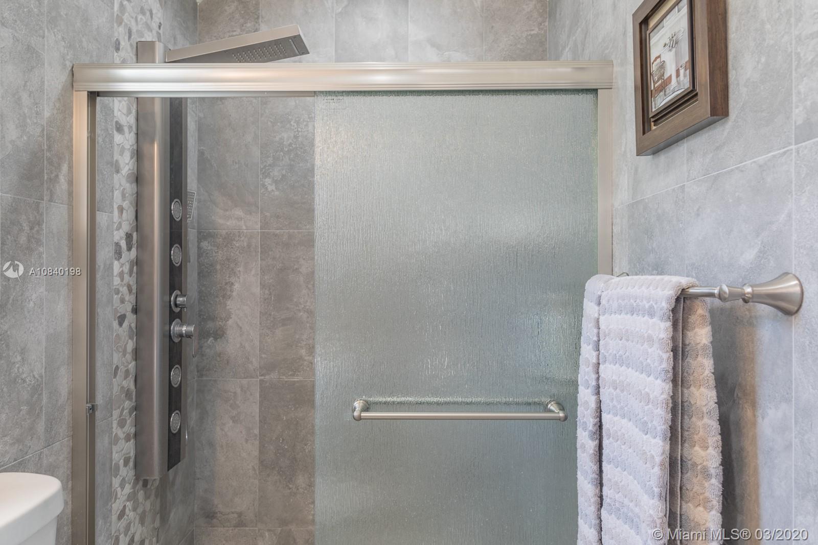 HOLLYWOOD HILLS - Residential