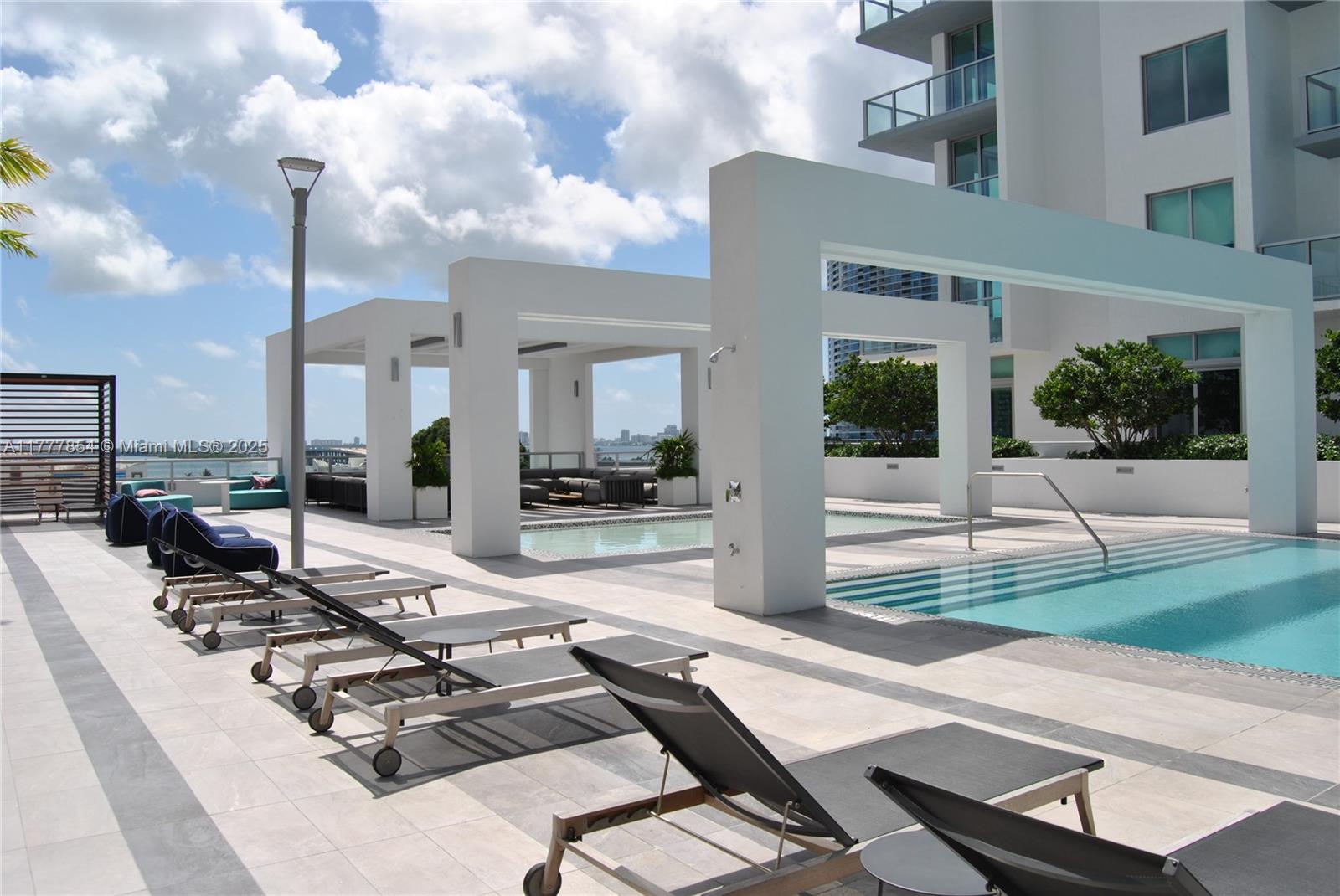 QUADRO CONDO - Residential Lease