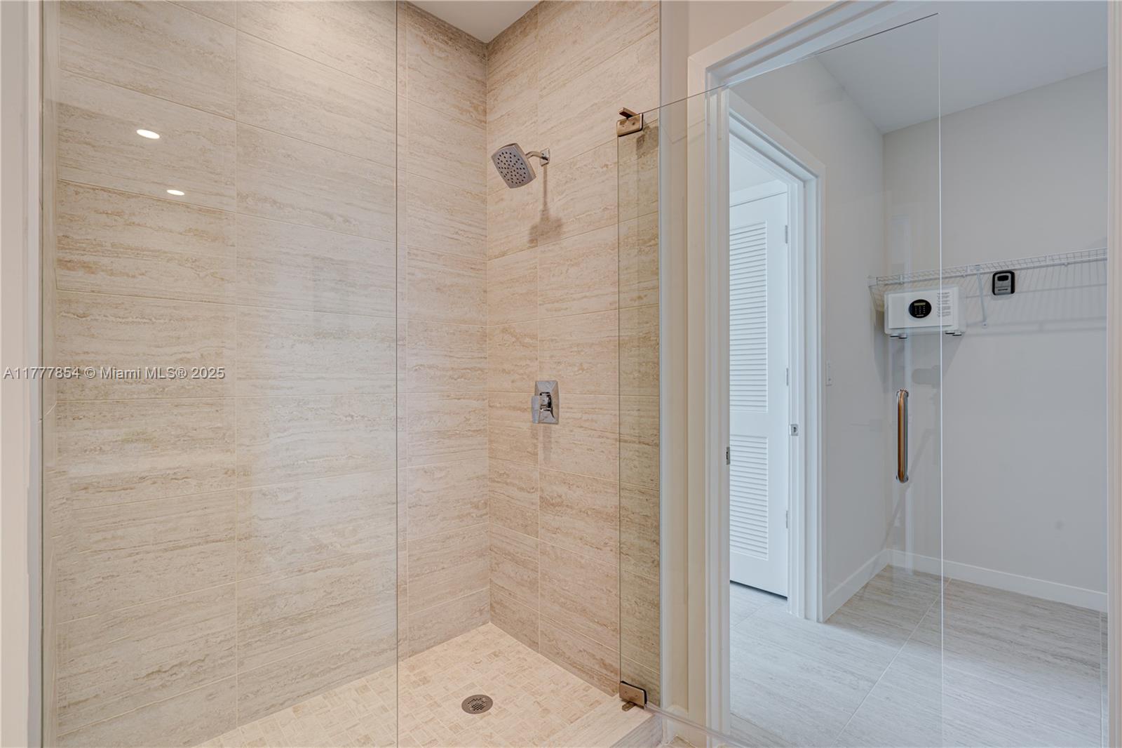 QUADRO CONDO - Residential Lease