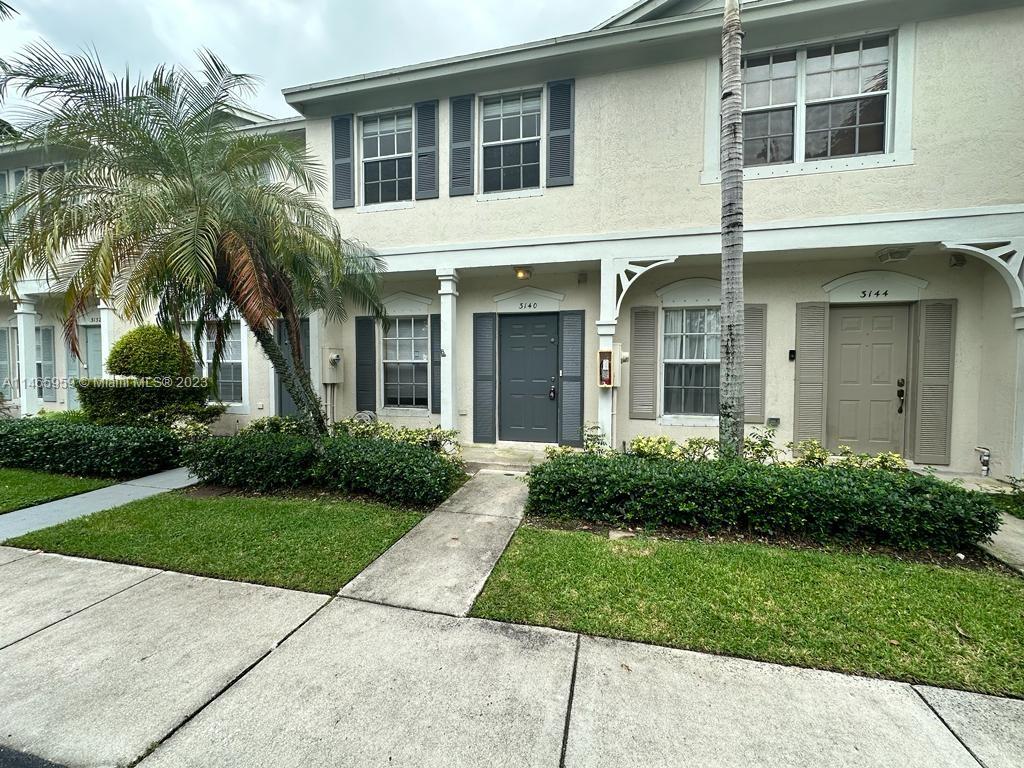 Amazing Townhouse for rent 2 bedrooms 2 bathrooms, nice and bright unit , with Lakeview, Washer and Dryer in the unit. Quiet and Clean community with Pool and Kids play area, Behind Publix Supermarket, easy access to highway i95, close to 441, Turnpike and I595. * 2 MONTH TO MOVE IN *.