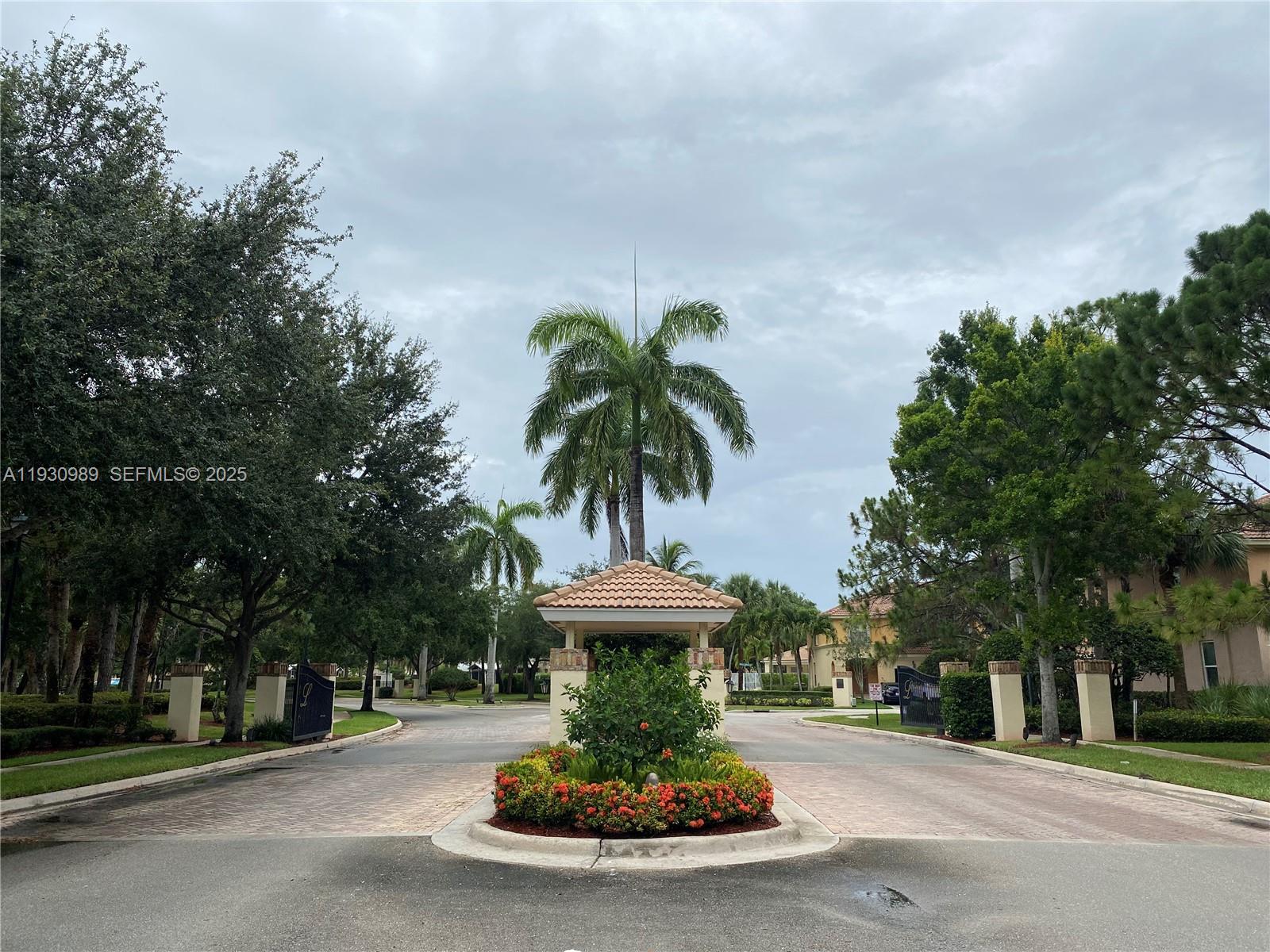 SEMINOLE ESTATES & TOWNHO - Residential Lease