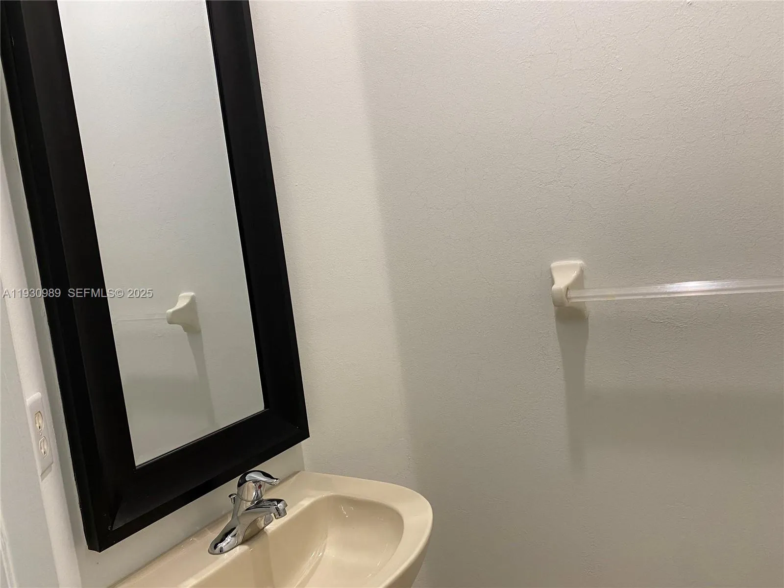 Royal Palm Beach, Florida 33411, United States, 2 Bedrooms Bedrooms, ,3 BathroomsBathrooms,Residential,Active,255126