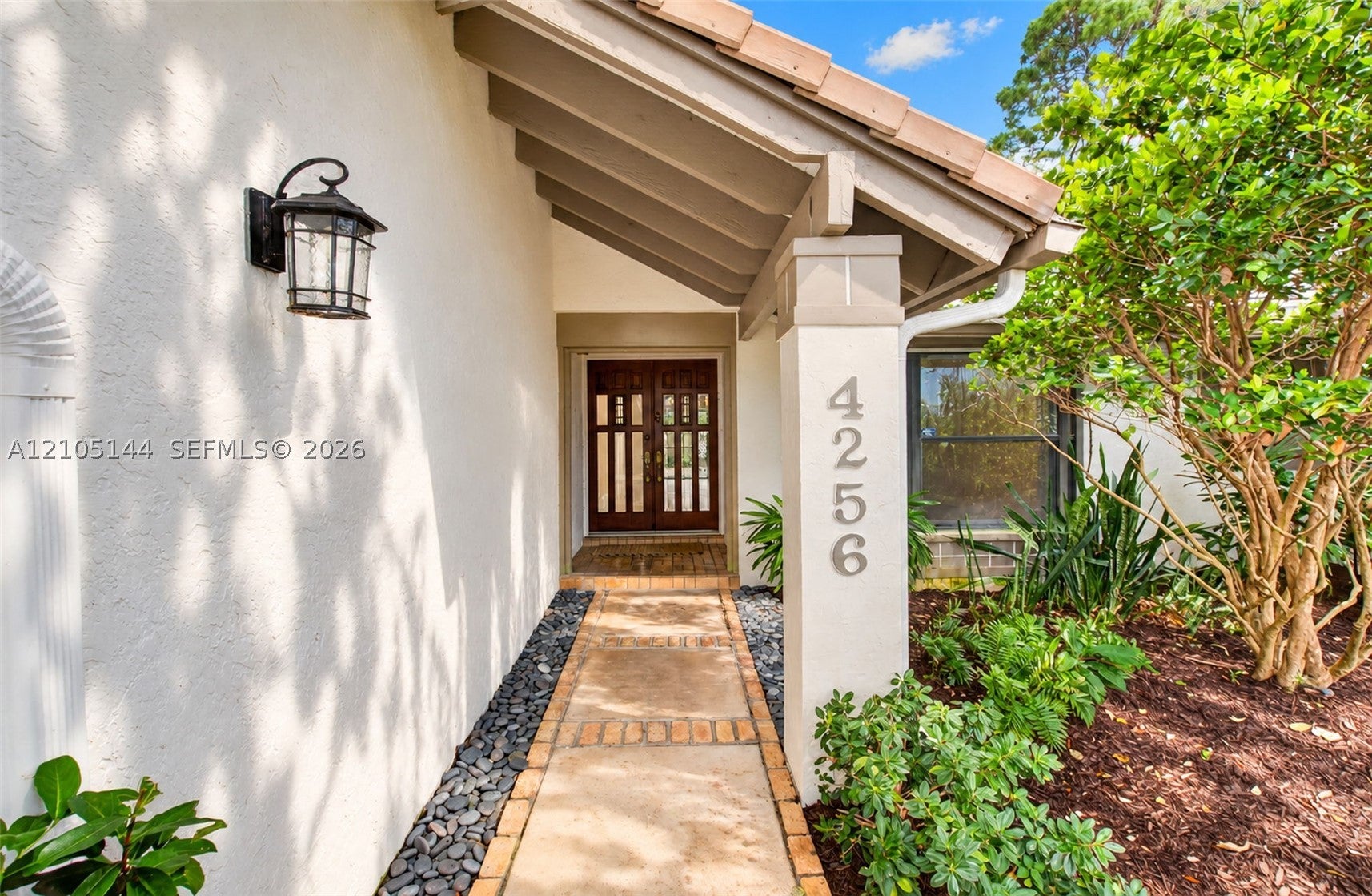 4256 Gleneagles Dr