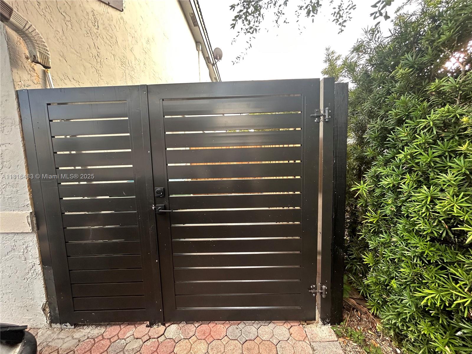 15960 Sw 76th St, Miami, Broward County, Florida - 1 Bedrooms  
1 Bathrooms - 
